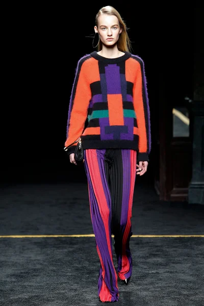 Look 24